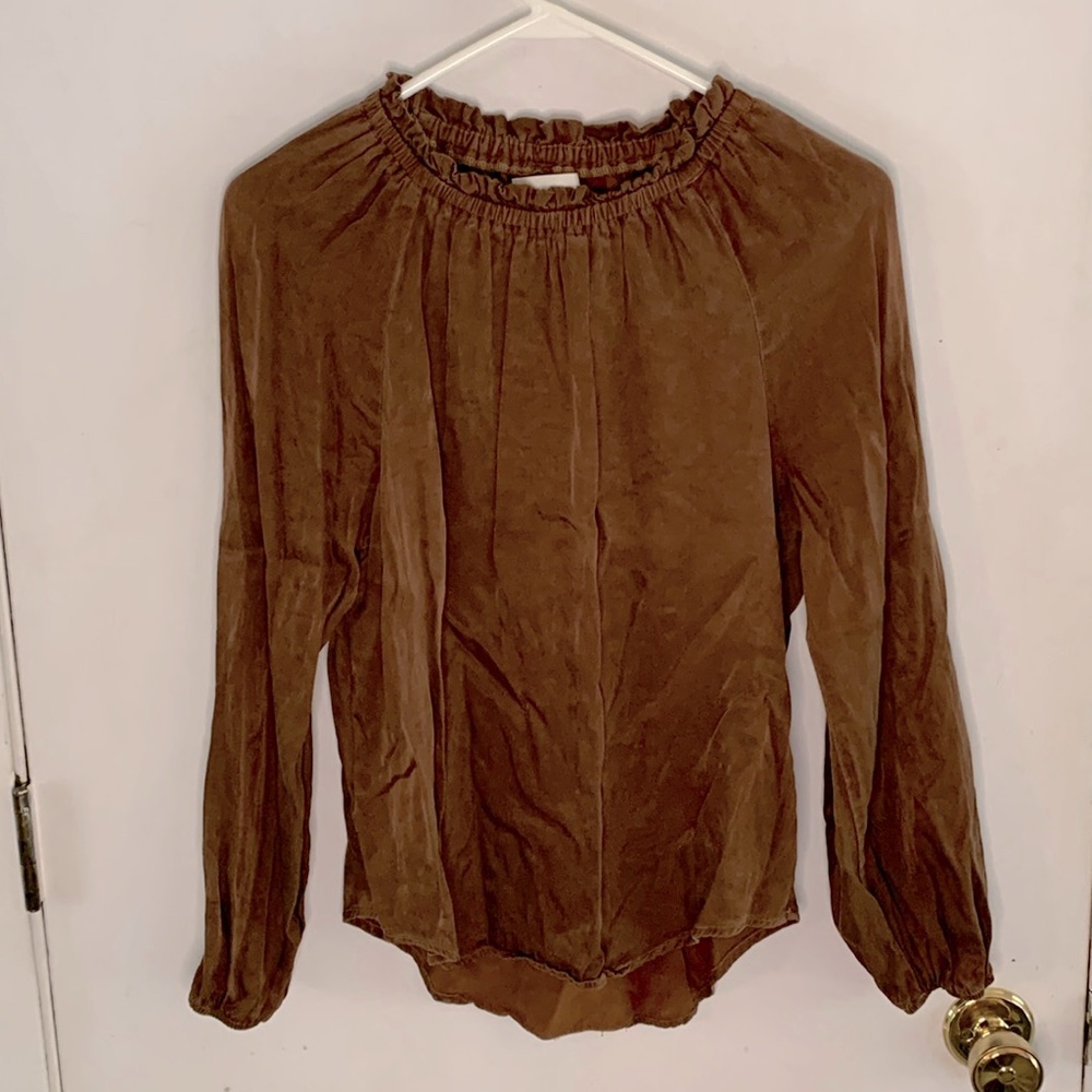Cloth & Stone brown long sleeve blouse with ruffle & elasticized neckline Size S